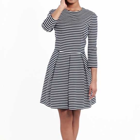 GAP Striped Dress with pockets! - Picture 3 of 7